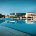 Tisia & Hotel 4*