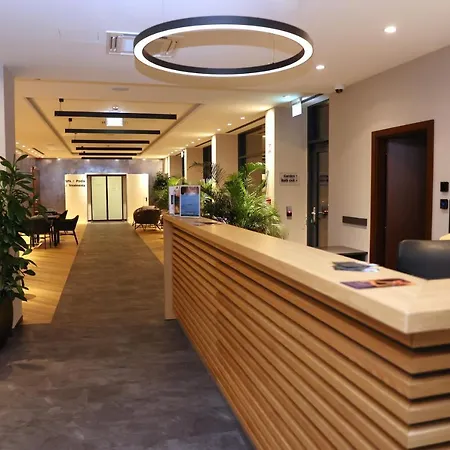 Hotel Tisia & 4*