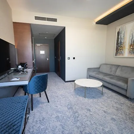 Hotel Tisia &