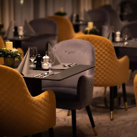 Hotel Tisia & 4*