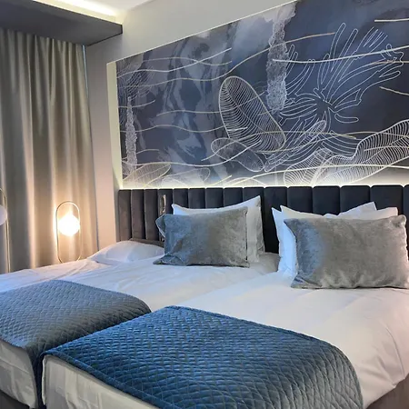 Hotel Tisia & 4*