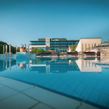 Tisia & Hotel 4*
