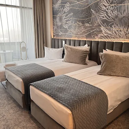 Tisia & Hotel 4*