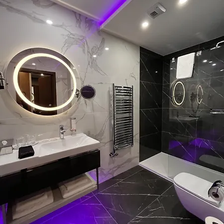 Hotel Tisia & 4*