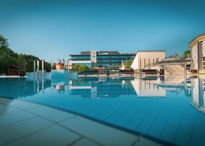 Tisia & Hotell 4*